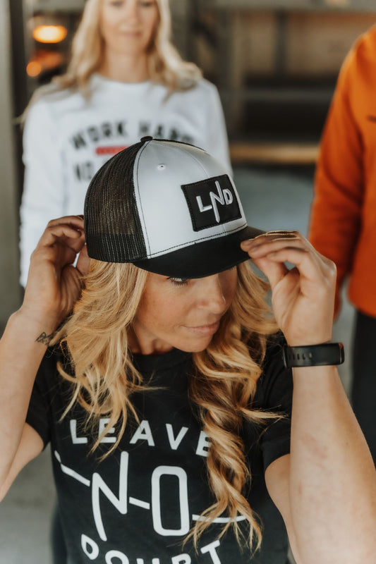 LND Trucker - Black/White